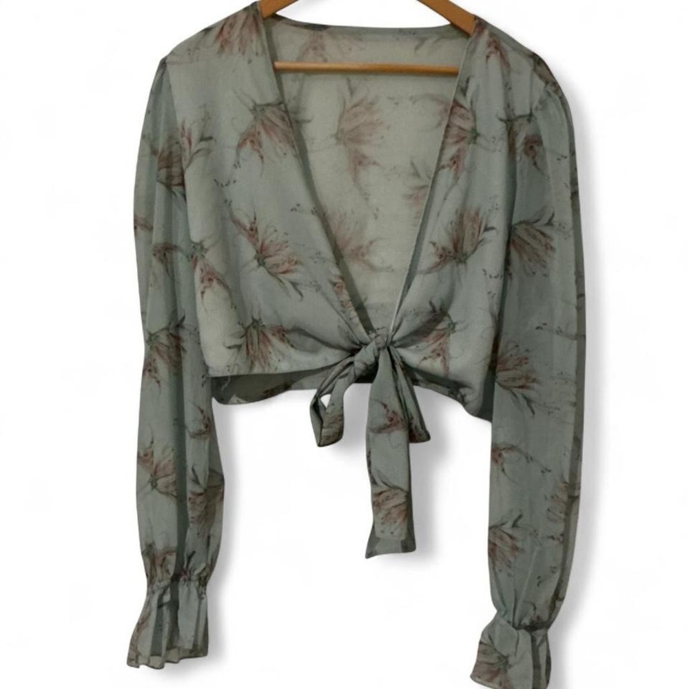 Sheer light weight Green floral tie-front top.‎